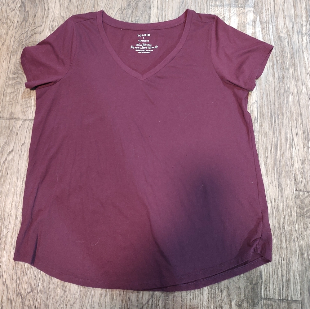 torrid V-Neck Short Sleeve Tee in Wine Plum Size 3x